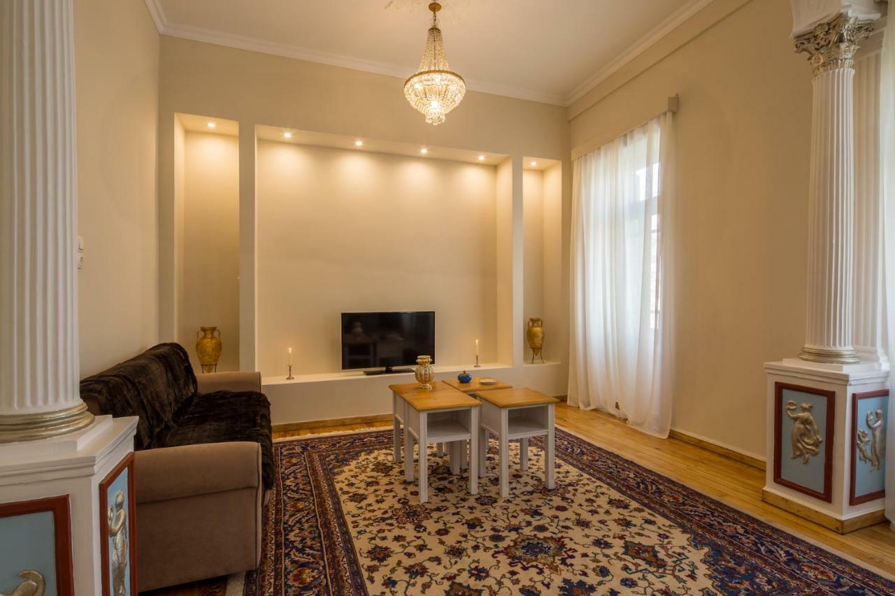 Artdecoathens Apartment *
