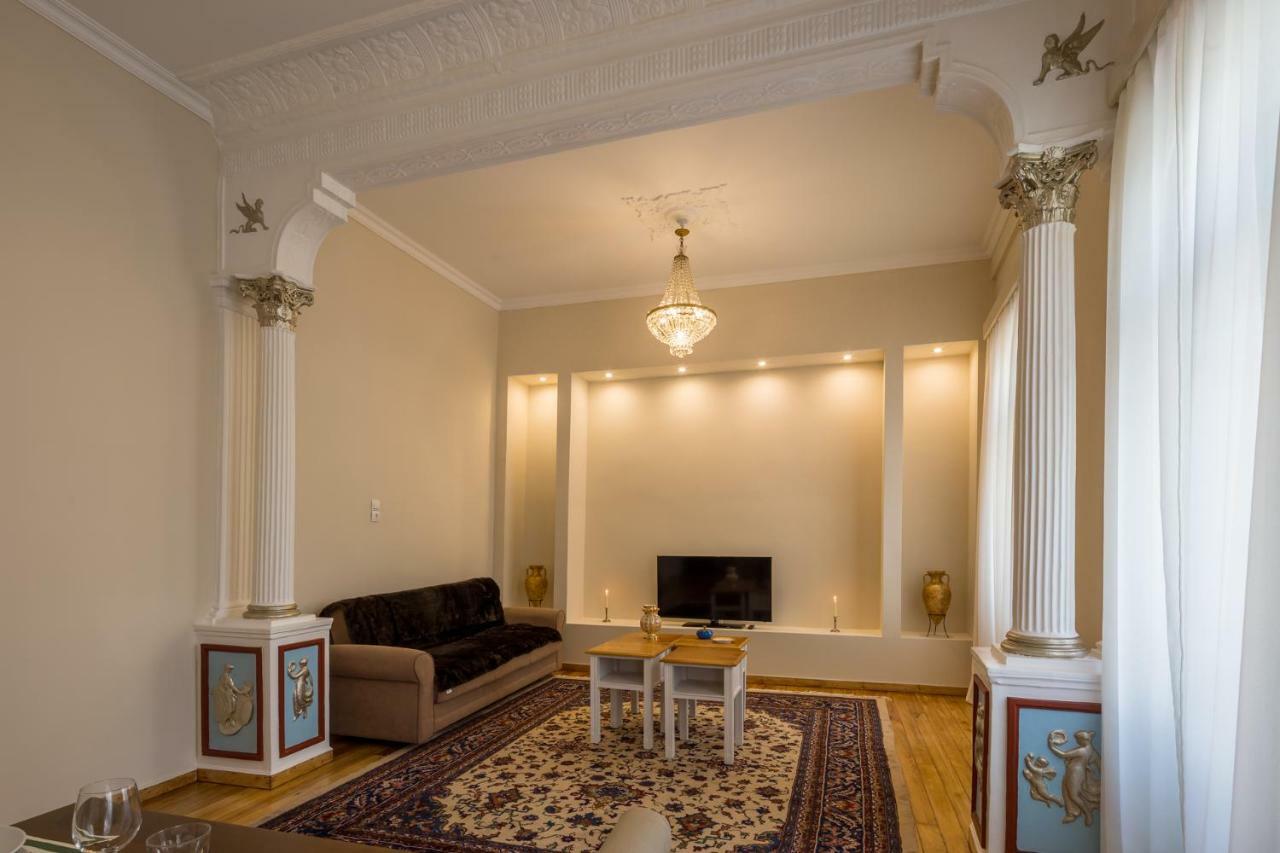 Artdecoathens Apartment *
